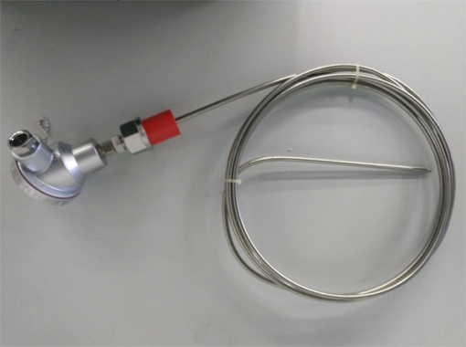 当回路中流过电流时