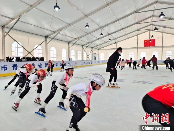 天津大众冰雪进入新阶段