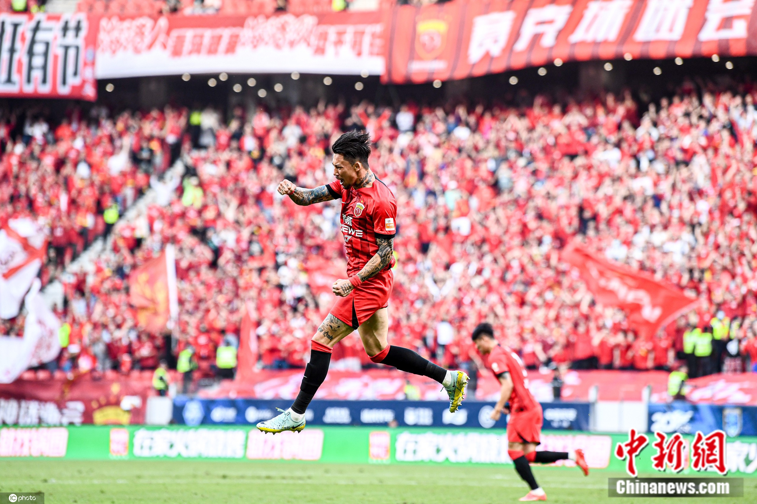 海港在与山东泰山1-1握手言和后，凭借积累的领