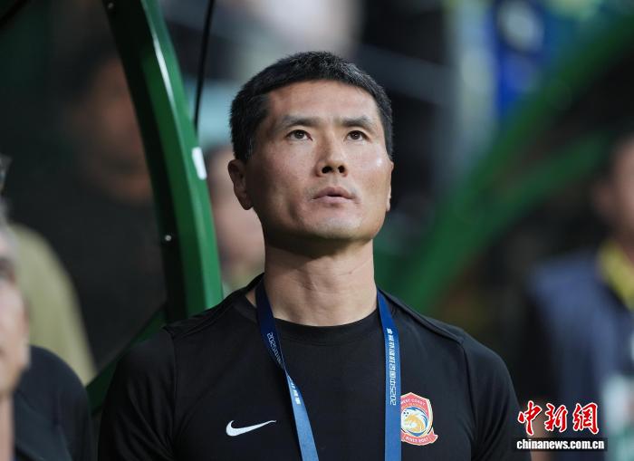 邵佳一出任中国男足主教练：以系统化训练推动