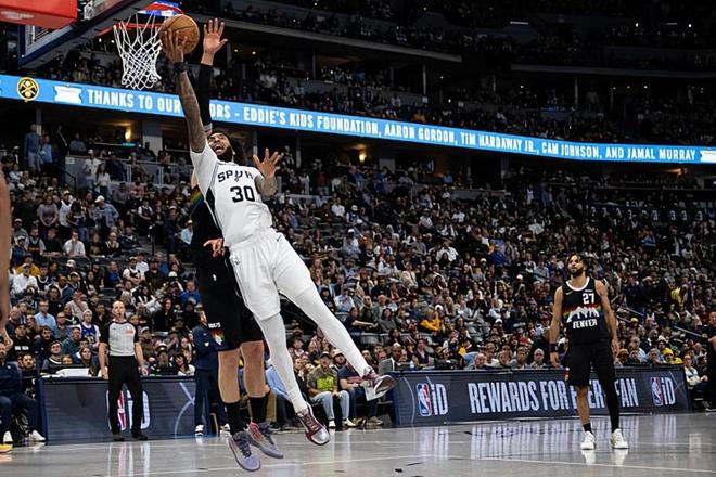 掘金加时险胜马刺终结11连胜 尚帕尼18+5+2成关键