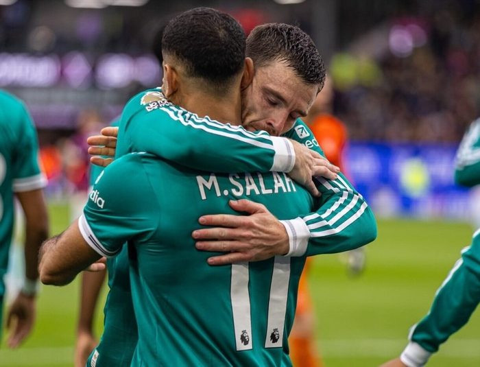 萨拉赫盛赞罗伯逊传奇地位 离队告别引发球迷热