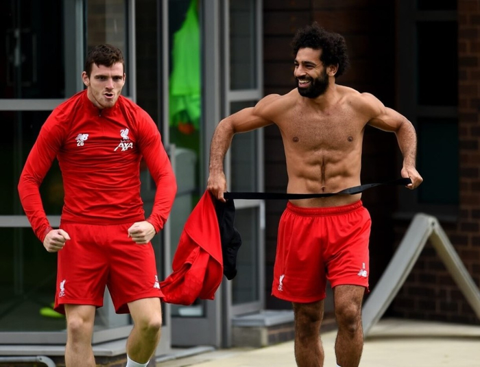 萨拉赫盛赞罗伯逊传奇地位 离队告别引发球迷热