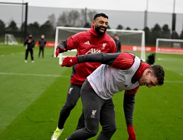 萨拉赫盛赞罗伯逊传奇地位 离队告别引发球迷热